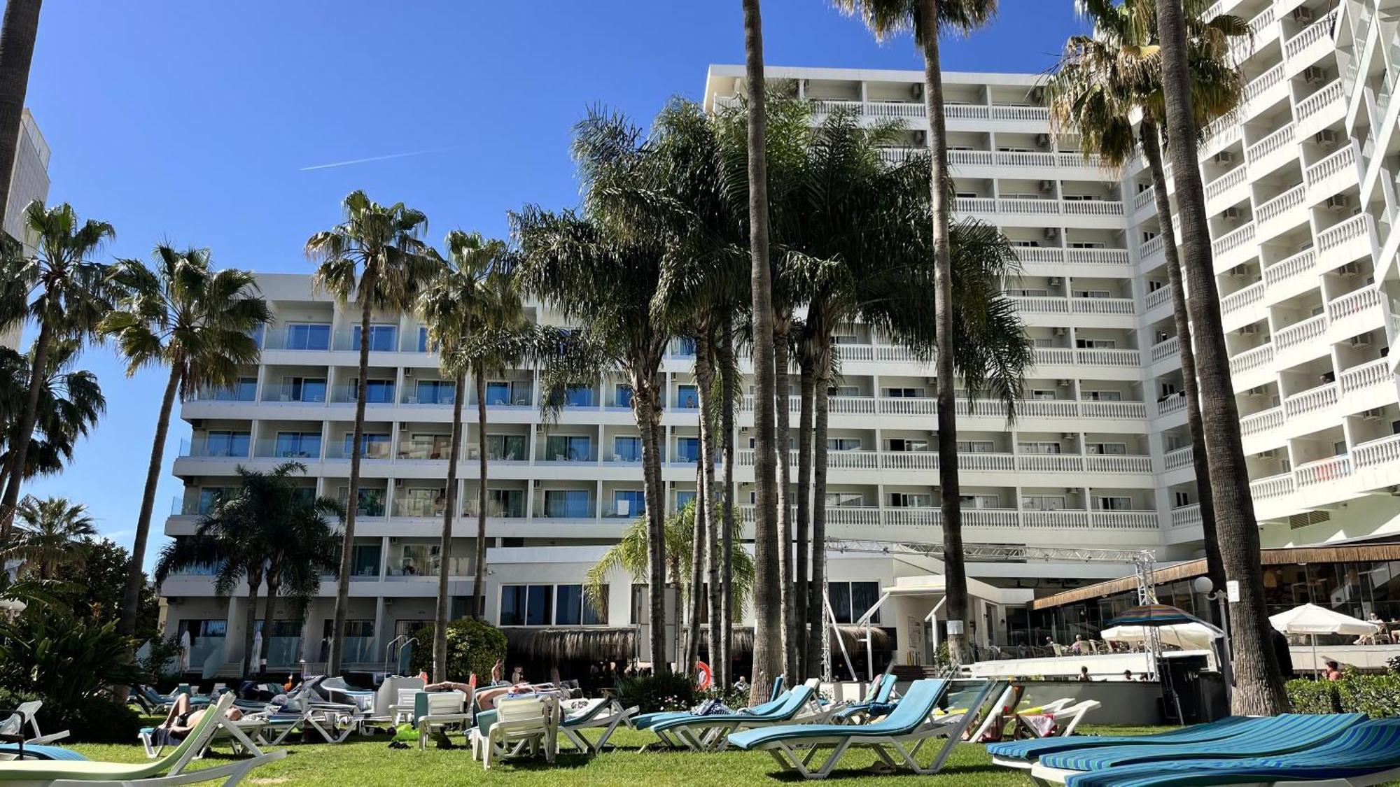 Parasol By Dorobe Hotel